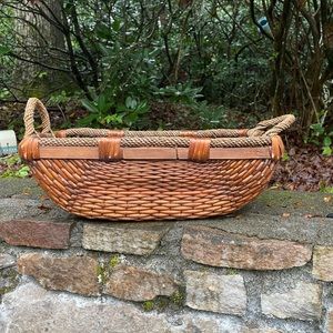 Very Nice Brown Basket w Handles